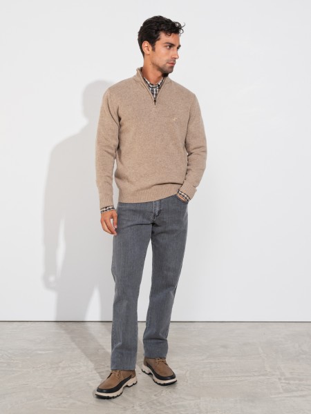 Polo with zipper closure