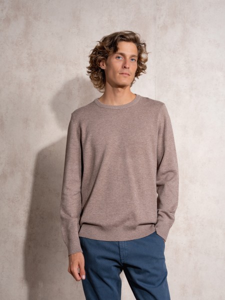 Knitted sweater with round neckline