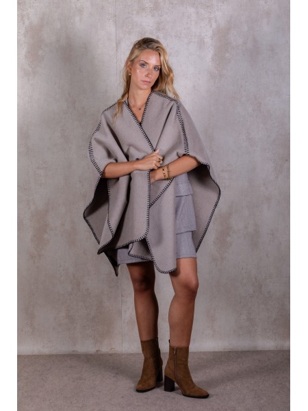 Poncho tricot avec dtails de couture