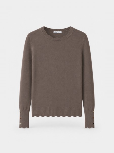 Knitted sweater with buttons