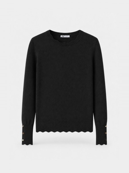 Knitted sweater with buttons