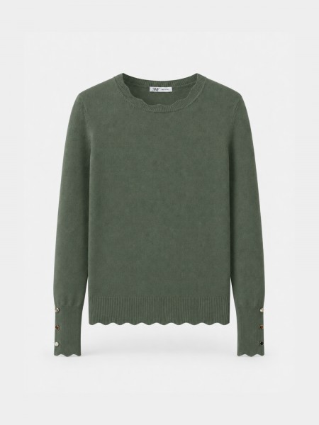 Knitted sweater with buttons