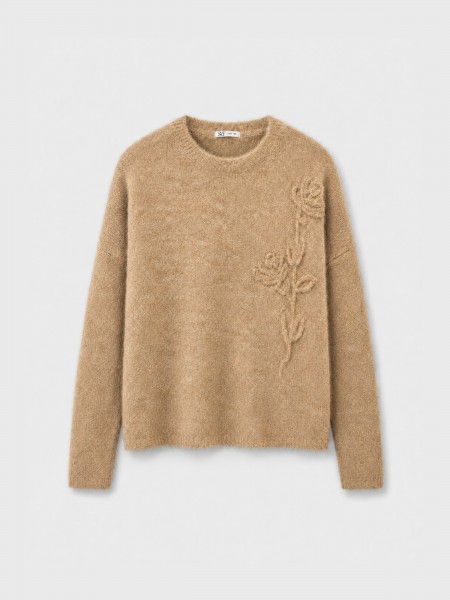 Knitted sweater with flowers