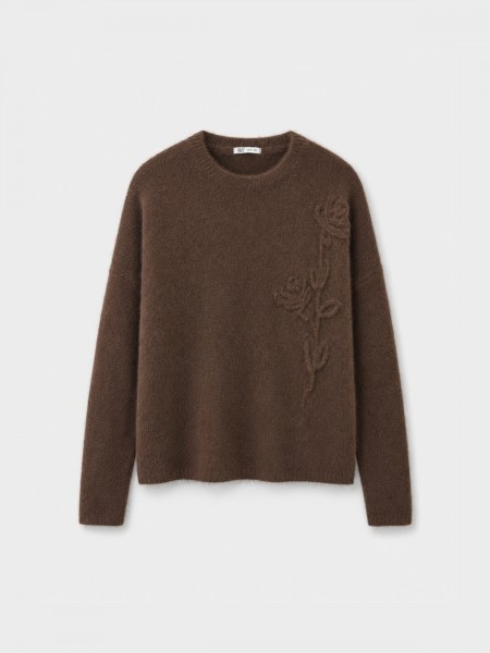 Knitted sweater with flowers