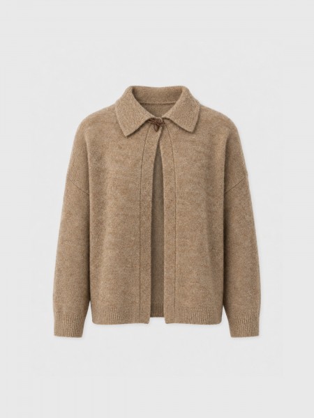 Knitted jacket with collar