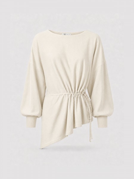 Knitted sweater with adjustable waist.